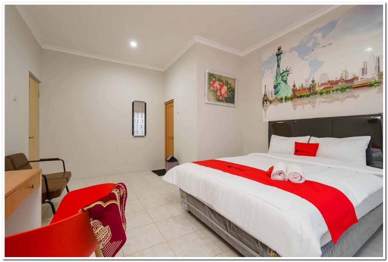 เรดดอร์ซ เนียร์ จีเอ็กซ์โป เคมาโยรัน 2 Hotel จาการ์ตา ภายนอก รูปภาพ