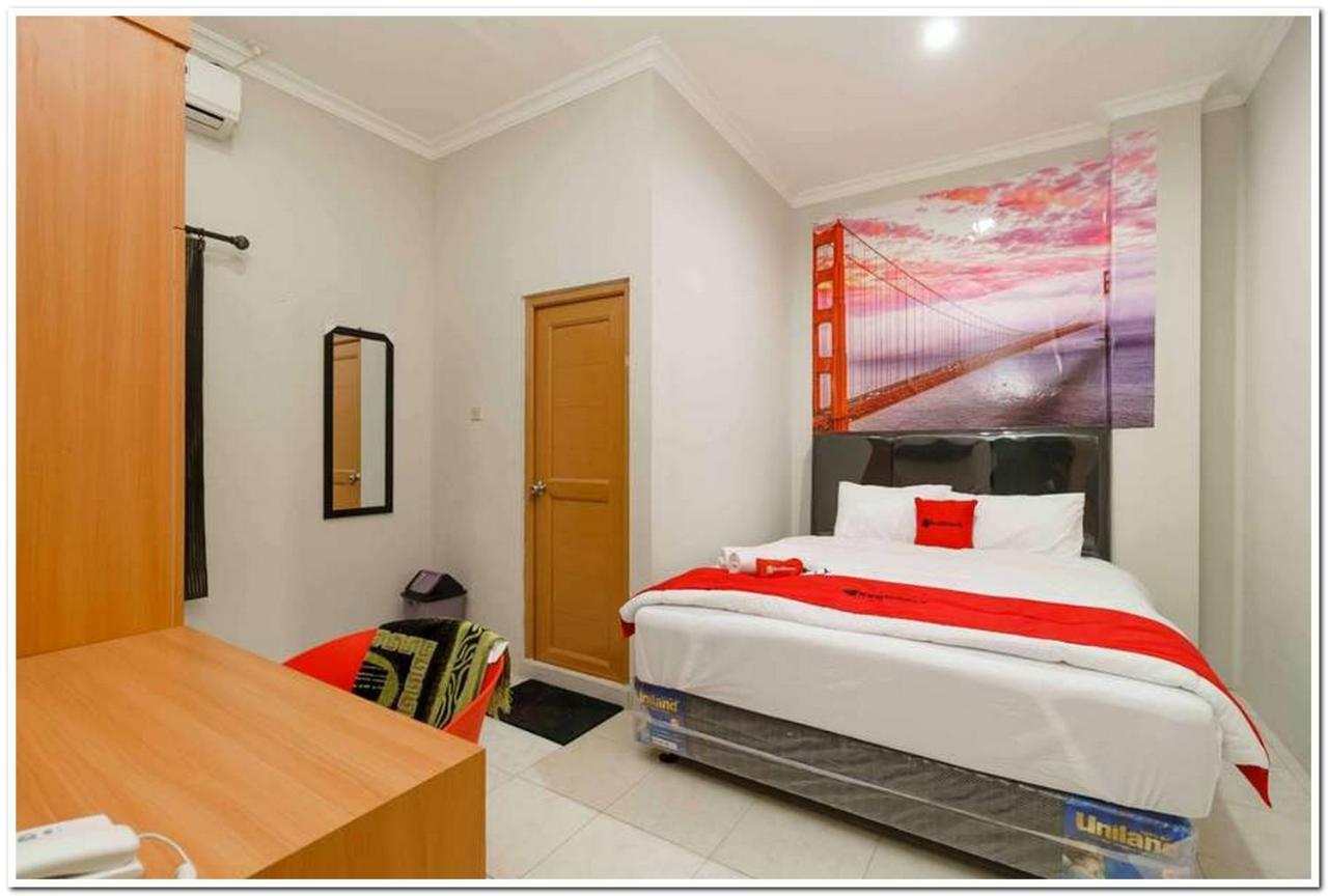 เรดดอร์ซ เนียร์ จีเอ็กซ์โป เคมาโยรัน 2 Hotel จาการ์ตา ภายนอก รูปภาพ