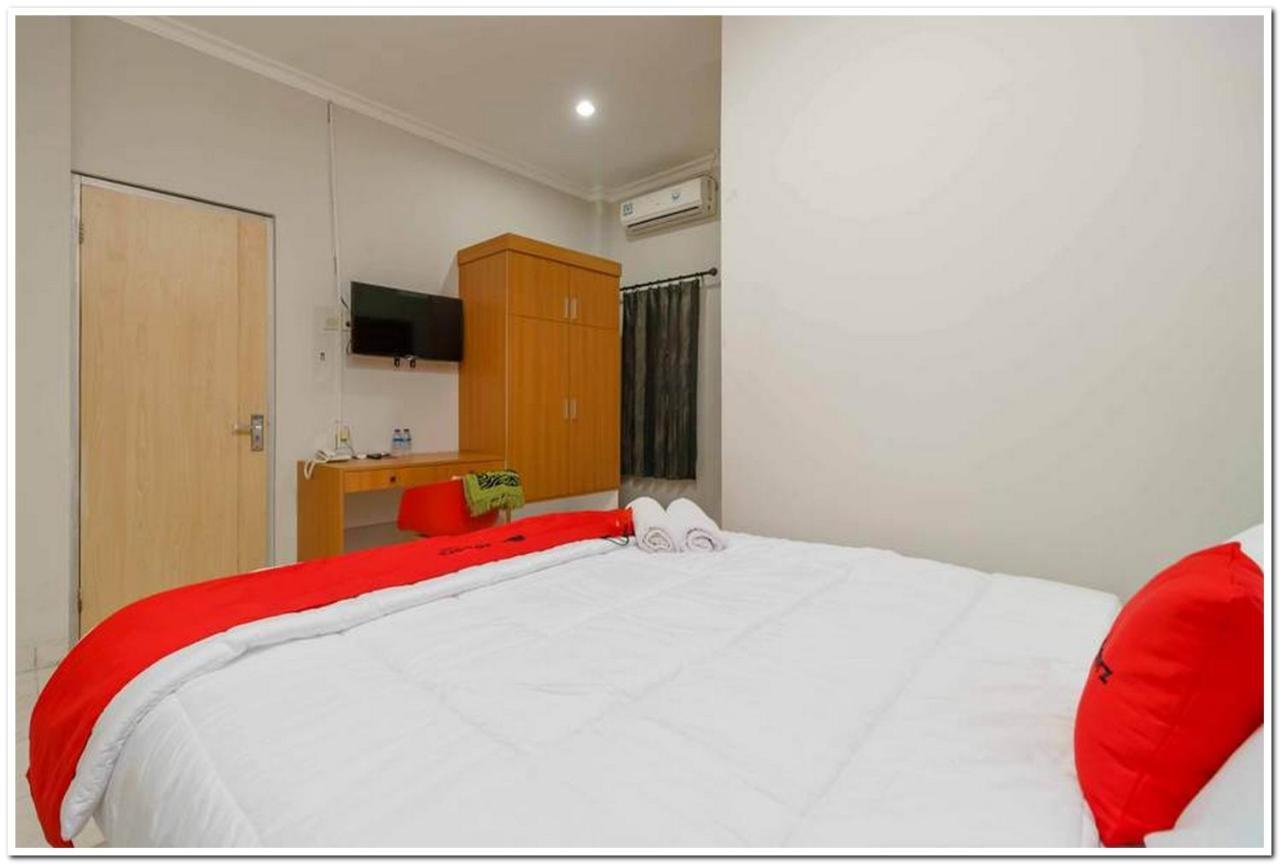 เรดดอร์ซ เนียร์ จีเอ็กซ์โป เคมาโยรัน 2 Hotel จาการ์ตา ภายนอก รูปภาพ