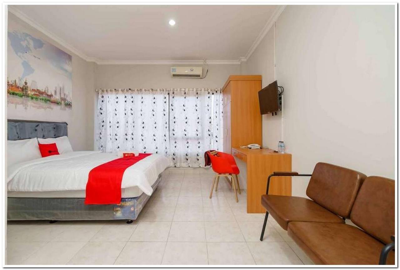 เรดดอร์ซ เนียร์ จีเอ็กซ์โป เคมาโยรัน 2 Hotel จาการ์ตา ภายนอก รูปภาพ