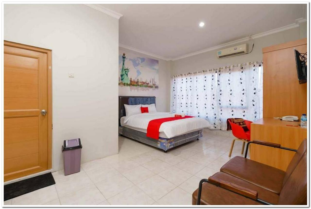 เรดดอร์ซ เนียร์ จีเอ็กซ์โป เคมาโยรัน 2 Hotel จาการ์ตา ภายนอก รูปภาพ